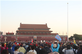 生在紅旗下，長在春風(fēng)里